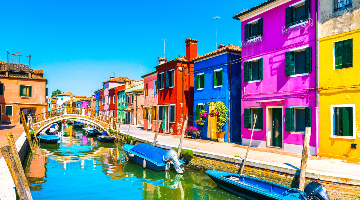 カラフルな街並みが絶景 ヴェネツィアのおすすめ島巡り スカイスキャナー