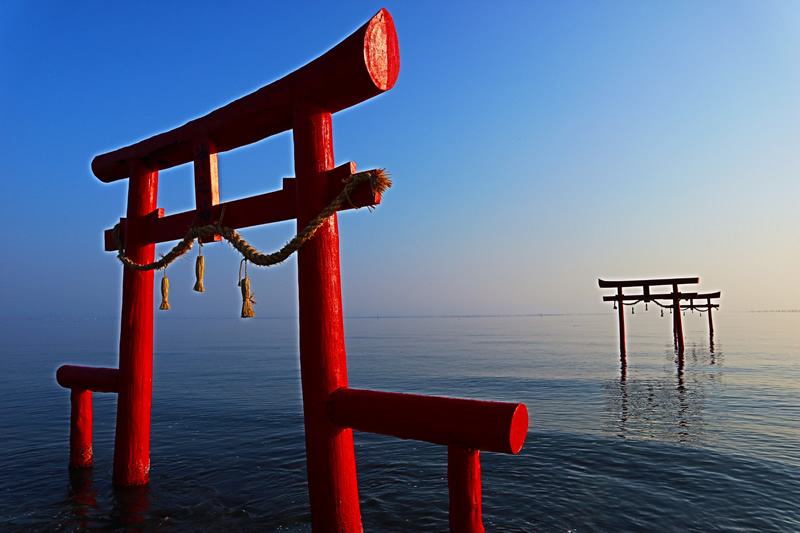 鳥居が海に浮かんで見える神秘的な絶景を撮ろう 秋の佐賀「大魚神社